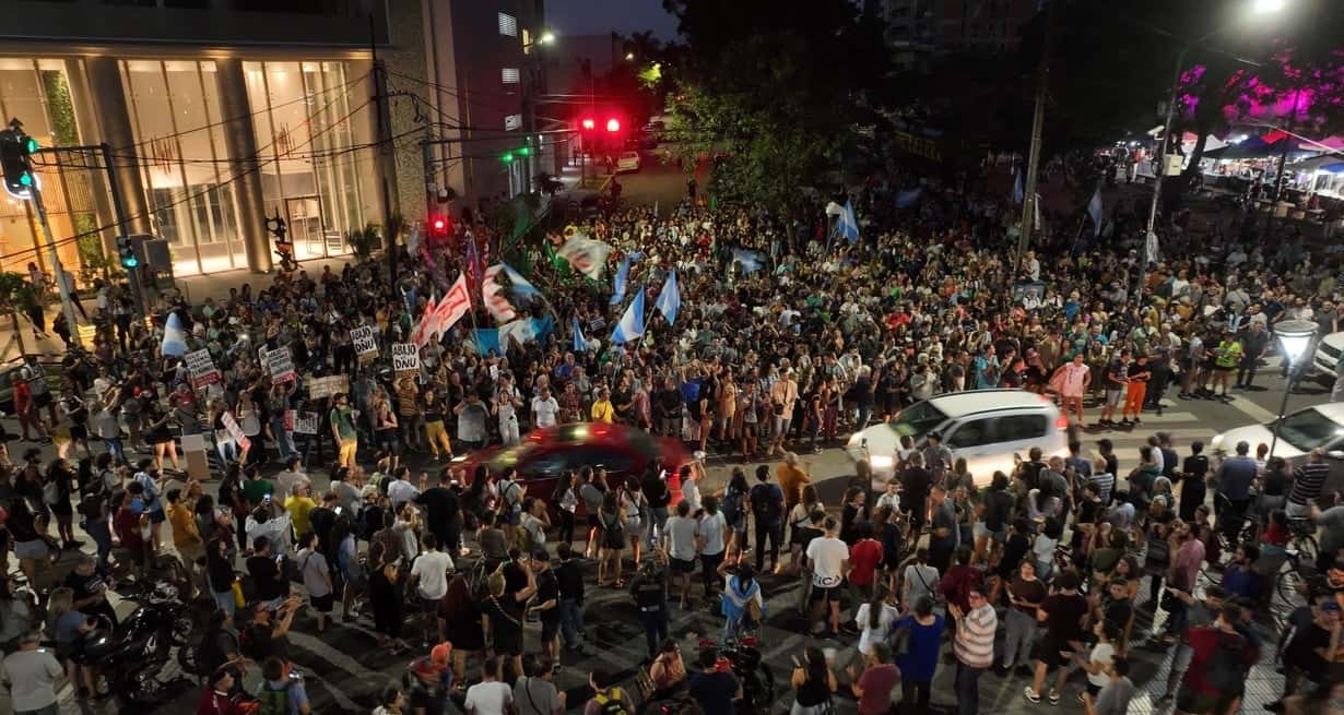 La manifestación tuvo lugar en la intersección de Bulevar y Rivadavia. Crédito: Fernando Nicola