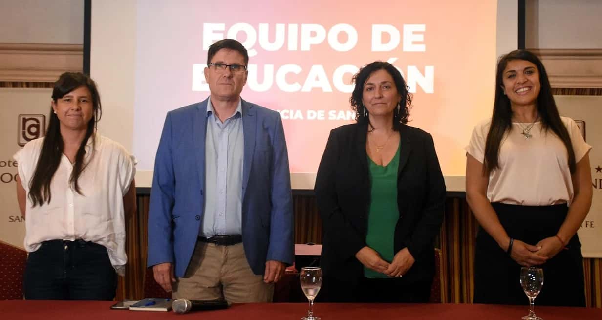 José Goity presentó a las futuras tres secretarias del Ministerio de Educación de Santa Fe. Crédito: Pablo Aguirre