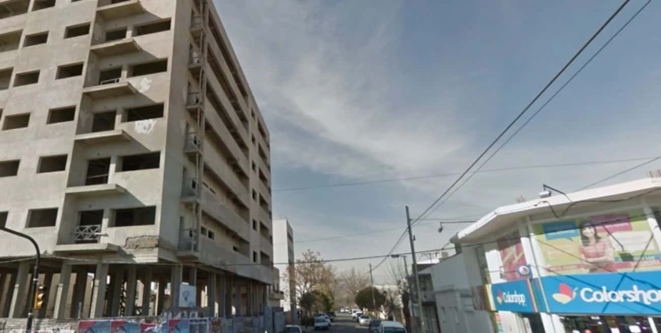 La Plata: una adolescente de 15 años murió tras ser arrojada desde un balcón