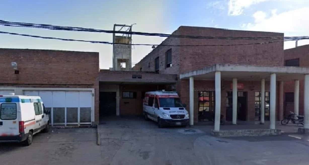 El herido fue trasladado en un auto hasta el hospital Gamen, de Villa Gobernador Gálvez, pero fue trasladado luego al Hospital Provincial, en Rosario, donde murió.