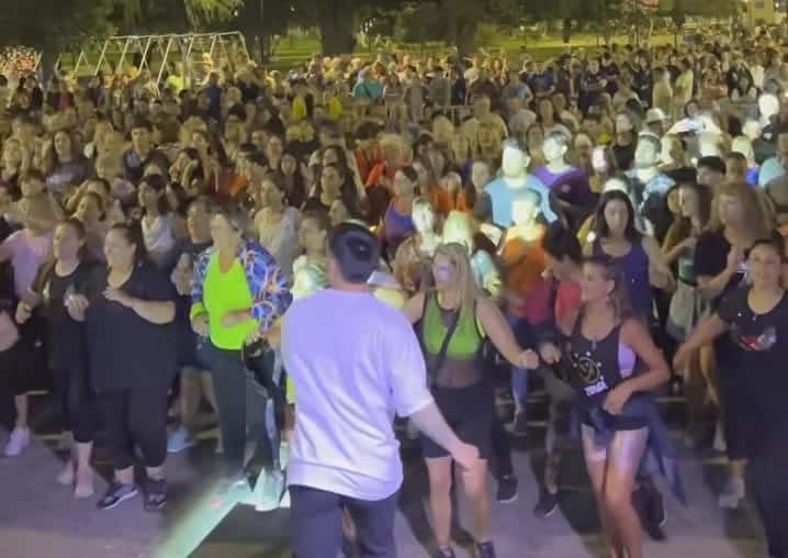 Unas 300 personas bailaron al ritmo de la cumbia santafesina para despedir el 2023