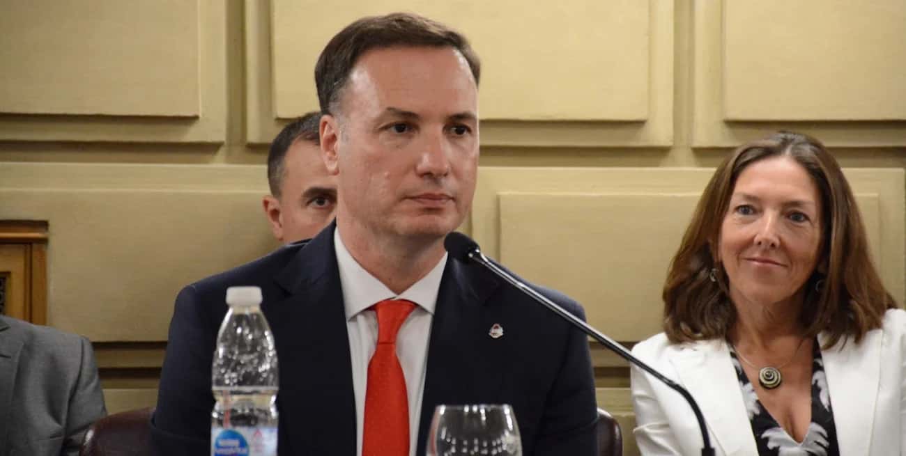Enrico, ministro de Obras Públicas sin renunciar a su banca de senador
