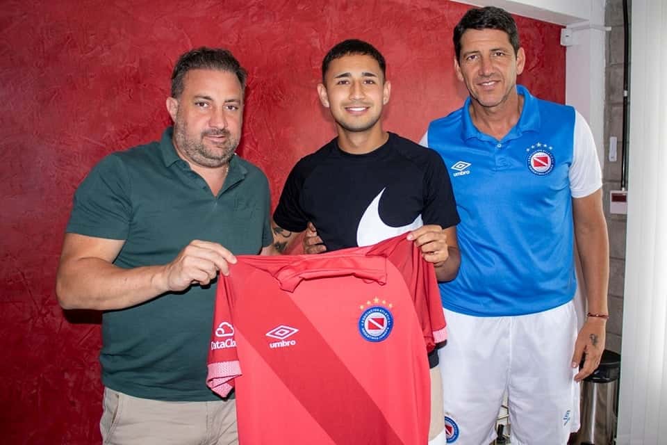Nicolás Tolosa renovó contrato con Argentinos Juniors