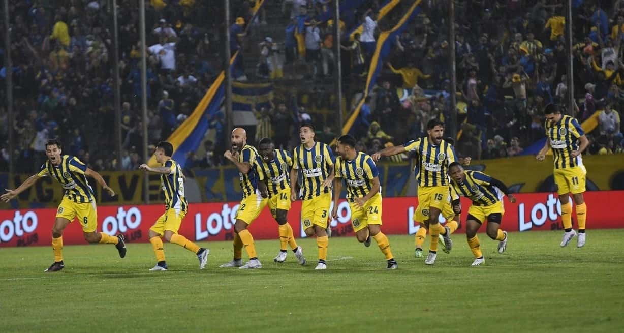 El festejo de los jugadores ñuego de lo que fue el pase a semifinales al vencer a la "Academia". Crédito: Prensa Rosario Central