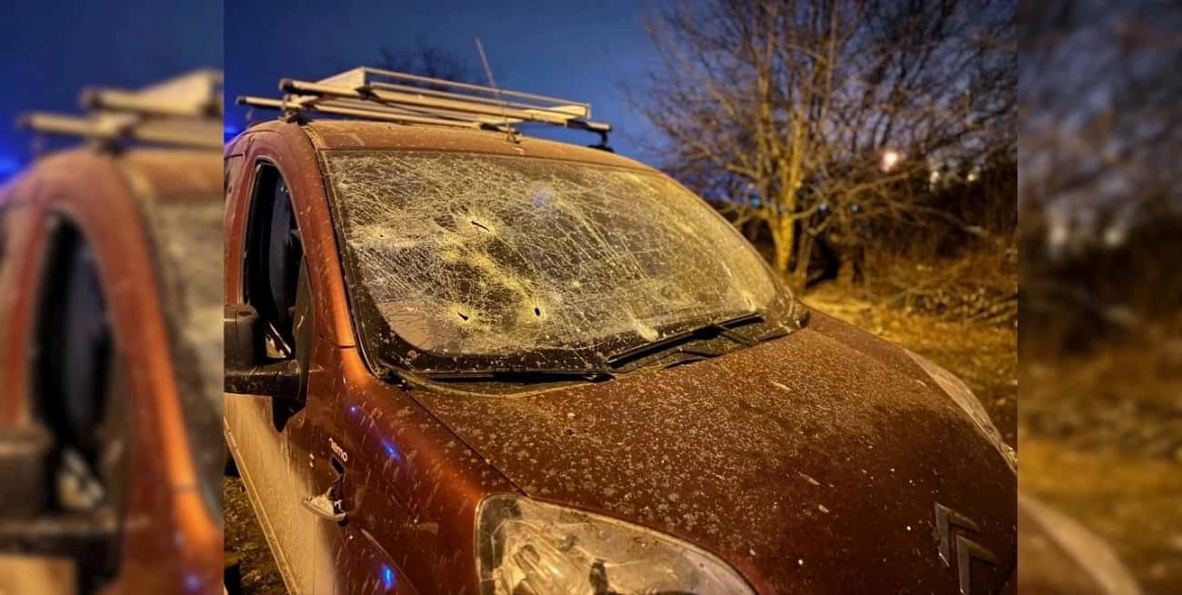 Un automóvil destruido tras un bombardeo de las fuerzas ucranianas en Belgorod, Rusia, este 30 de diciembre de 2023- Gobernador de Belgorod, Vyacheslav Gladkov via Telegram/Handout via Reuters