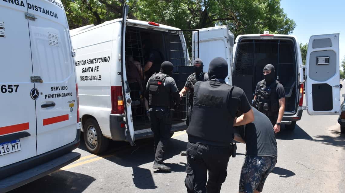 Rosario: trasladan 27 presos de la Comisaría 21° a la cárcel de Piñero