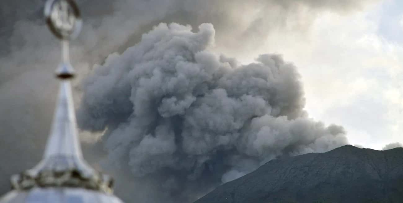 11 muertos en Indonesia por la erupción del volcán Marapi