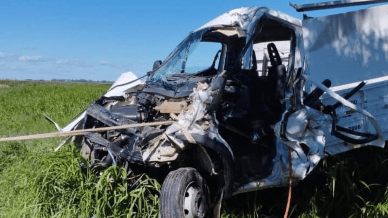 Carreras: un fallecido en un grave accidente entre dos camiones