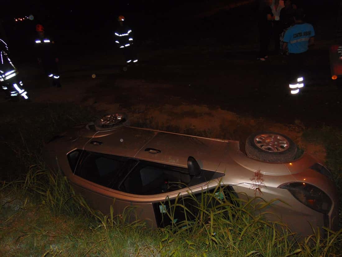 Venado Tuerto: un auto con tres ocupantes cayó a una cuneta