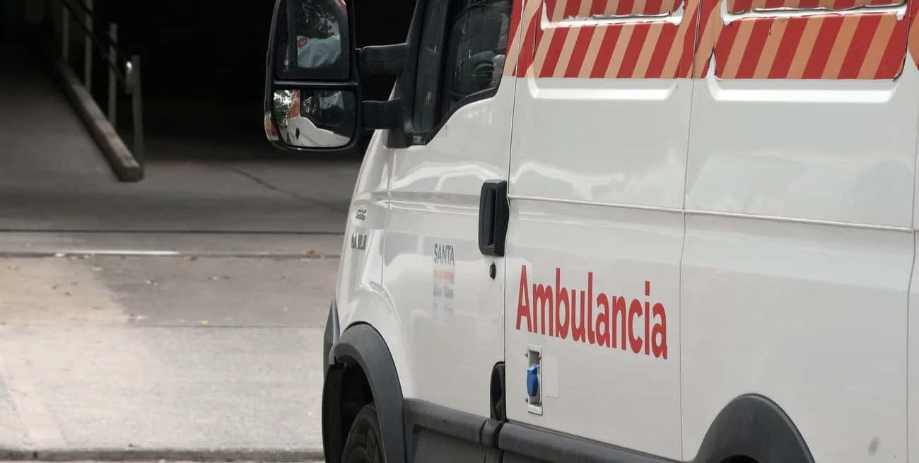 La víctima fue trasladada en una ambulancia del 107 al hospital Cullen. Crédito: Guillermo Di Salvatore