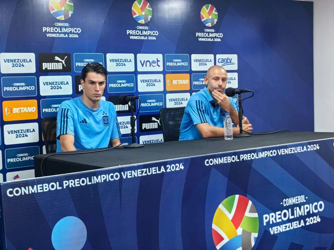 Redondo y Mascherano en la conferencia de prensa post empate ante Paraguay