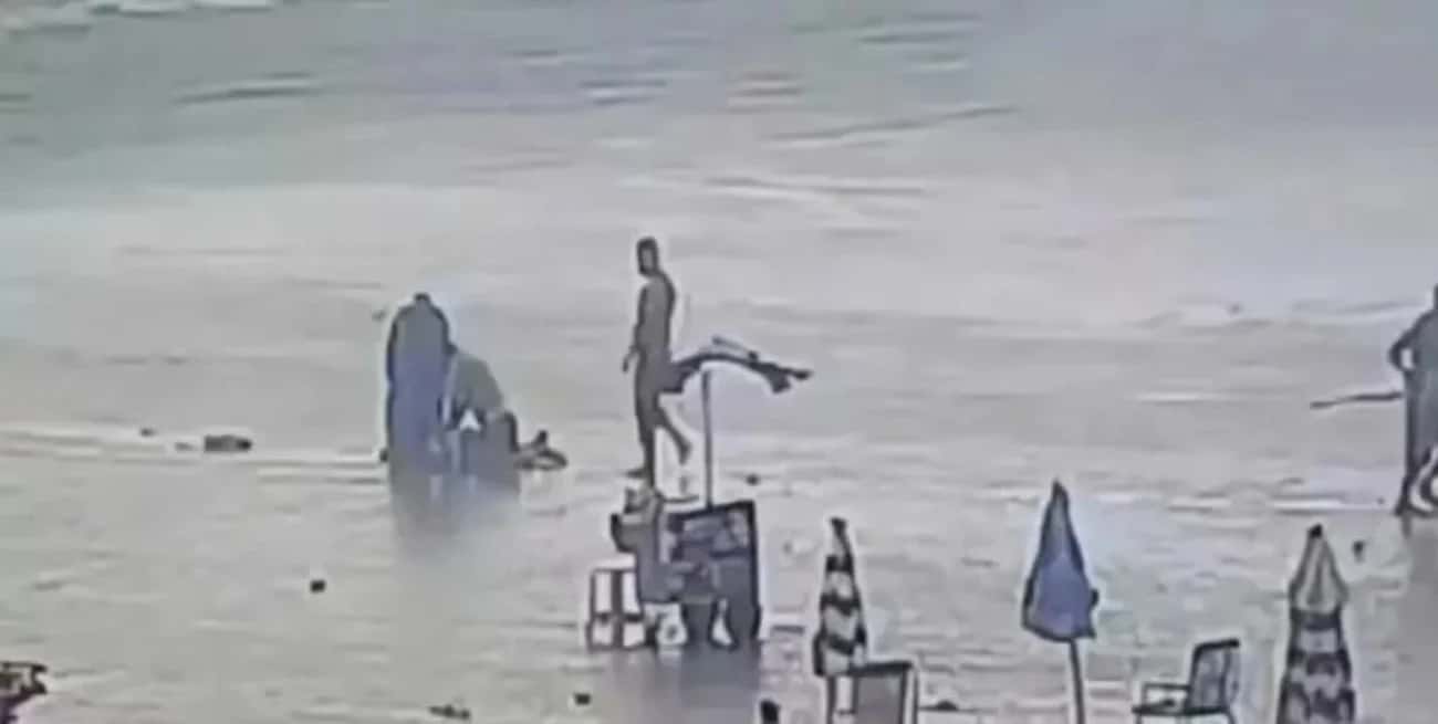 (Video) Brasil: cayó un rayo en una playa y mató a una mujer e hirió a otras siete personas