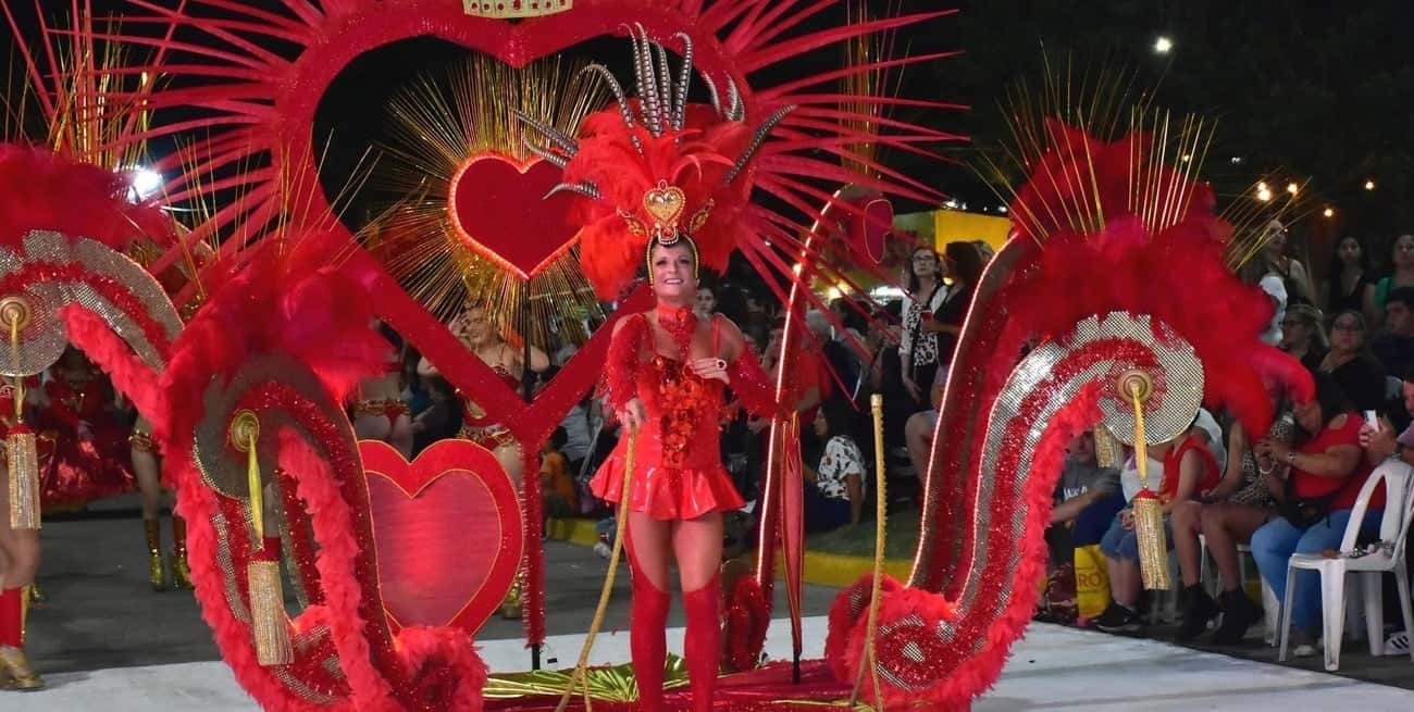 Sastre: más de 4.500 personas disfrutaron de la primera noche de la Capital Provincial del Carnaval