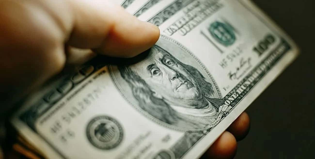 Martes a la baja: a cuánto cerró el dólar blue
