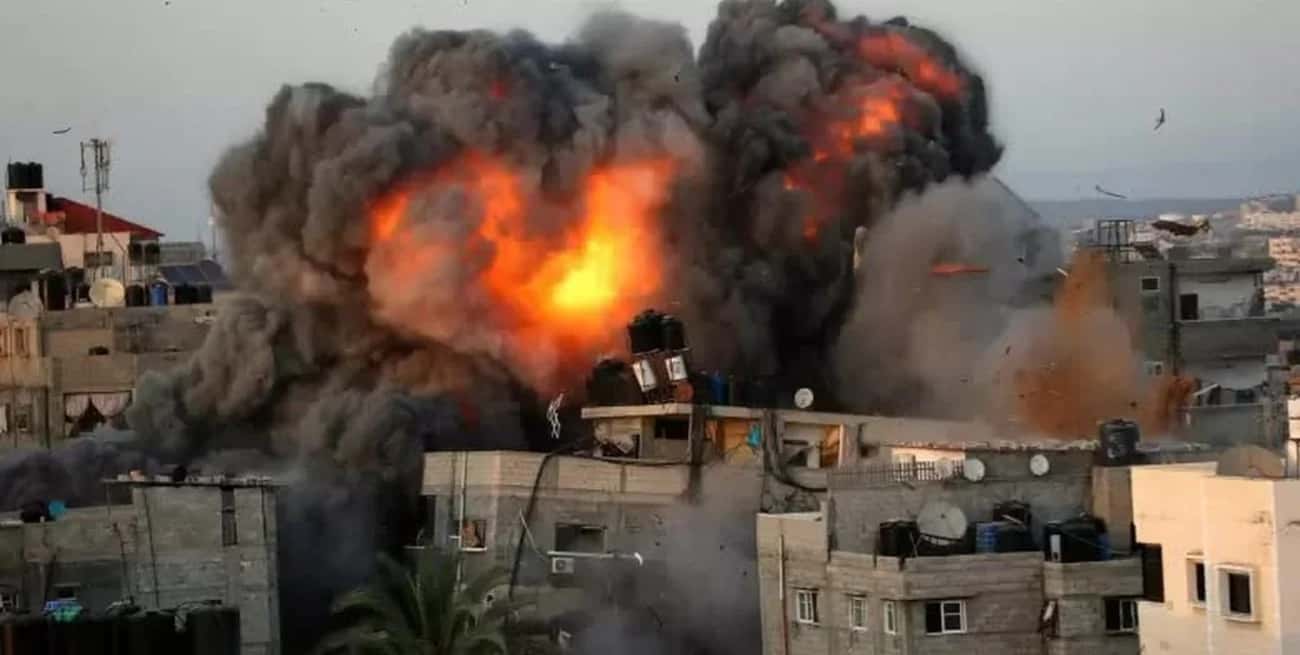 Edificios bombardeados y destruidos. Una verdadera "postal" de estos cien días de guerra en la Franja de Gaza: el ataque de las Fuerzas de Defensa de Israel a objetivos de Hamás en territorio gazatí.