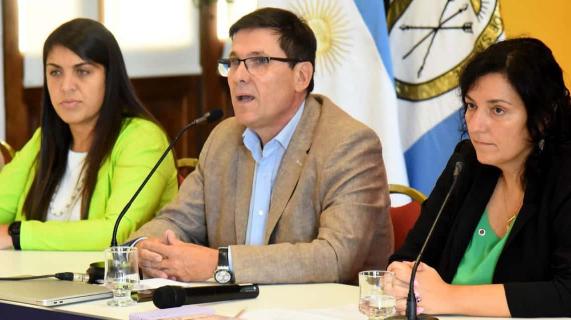 El ministro de Educación, José Goity, dio a conocer este lunes en Rosario un informe elaborado por áreas de su cartera.