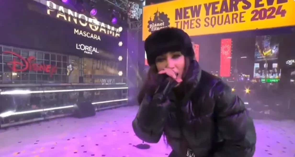 María Becerra cantó en Times Square de Nueva York por los festejos de Año Nuevo