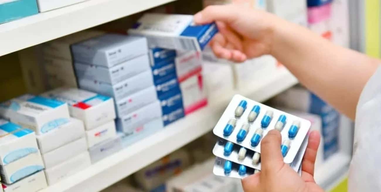 La Ley de Genéricos (N° 25649), del año 2002, busca garantizar el acceso a los tratamientos farmacológicos a un menor costo, sin afectar la calidad ni la seguridad de los medicamentos.