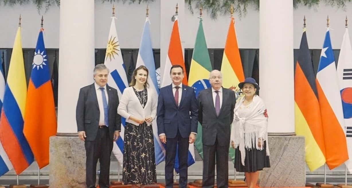 Del encuentro en Asunción participaron los ministros de Exteriores de Argentina, Diana Elena Mondino; Bolivia, Celinda Sosa; Brasil, Mauro Vieira; Uruguay, Omar Paganini, y el anfitrión, Rubén Ramírez.