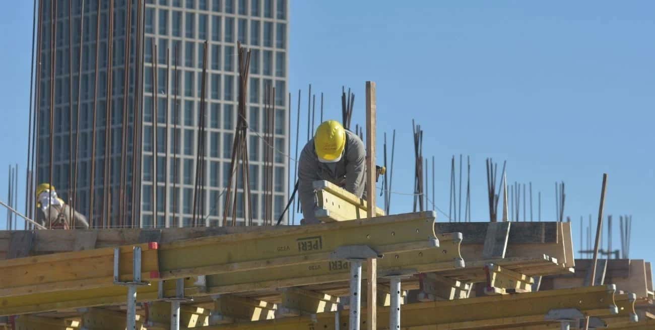 Los precios mayoristas subieron 18% en enero y el costo de la construcción 15,5%