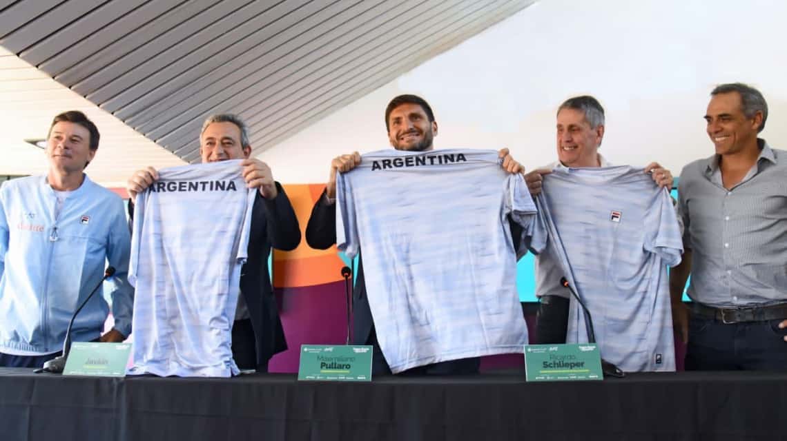 El gobernador encabezó la presentación de la serie entre Argentina y Kazajistán, que se disputará este sábado y domingo en el Jockey Club de Rosario.
