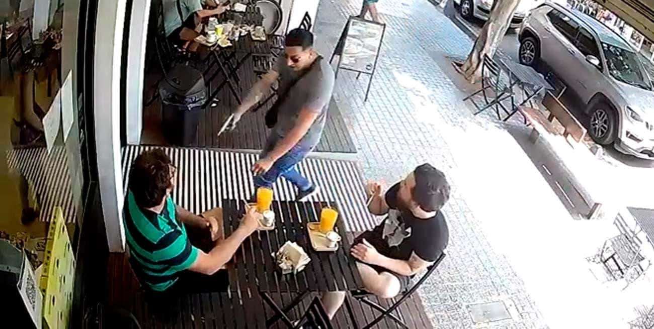 Video: violento robo en una cafetería en Bernal