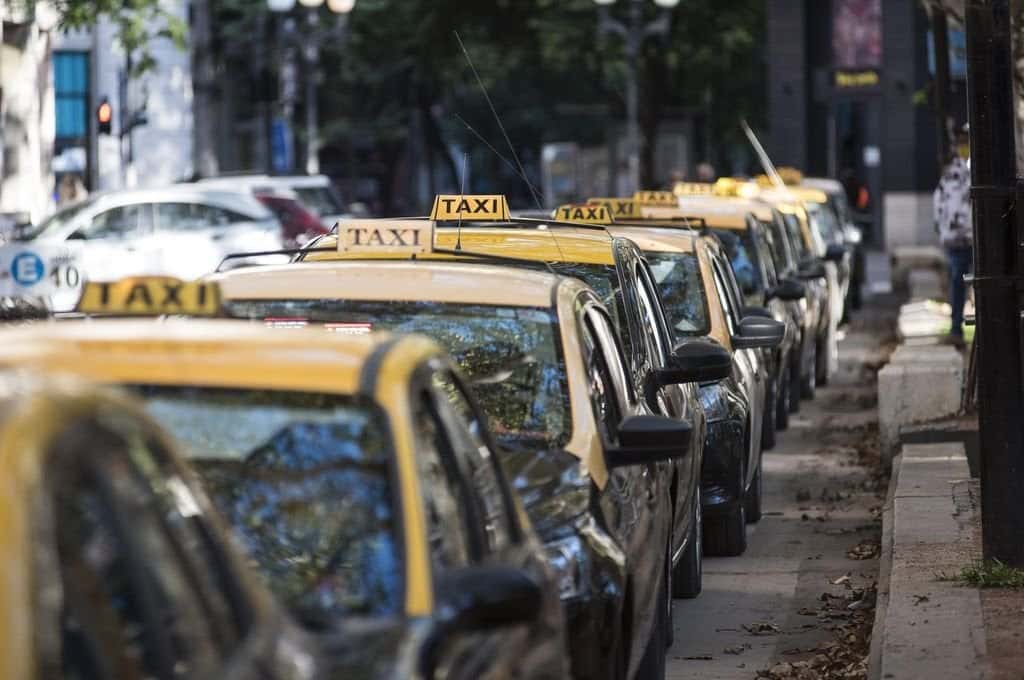 Rosario: tarifa de taxis sube el 40% y muchos quieren dar de baja la licencia