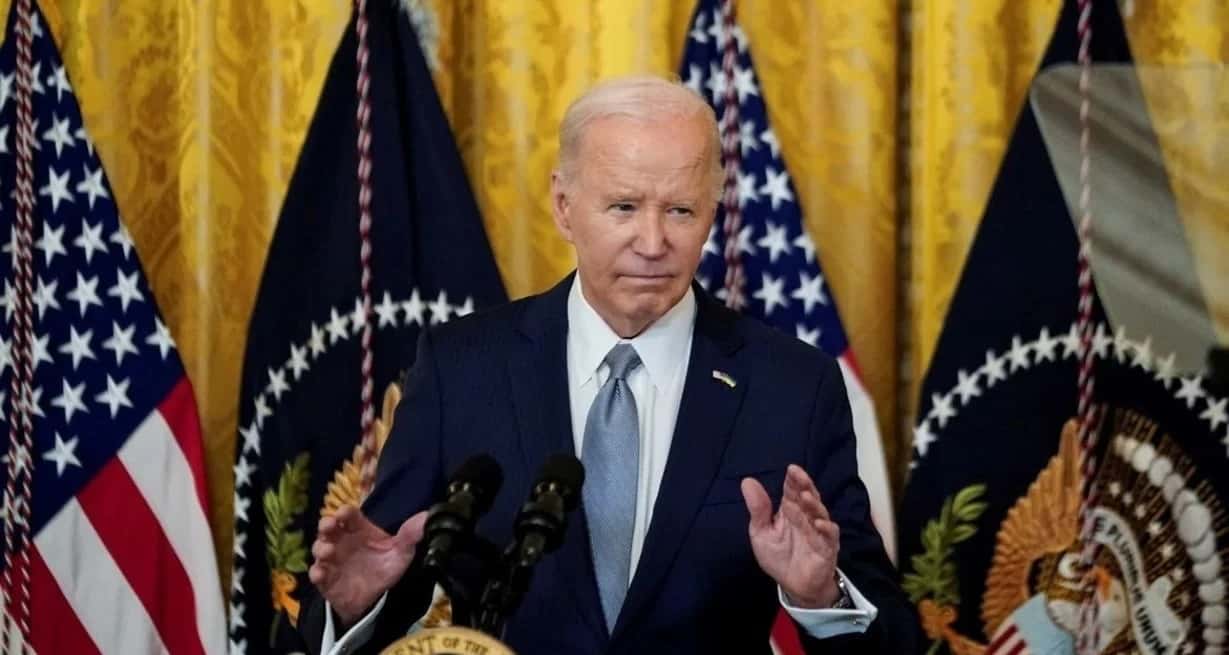 Biden pronuncia un discurso ante los gobernadores de los Estados Unidos que asisten a la reunión de invierno de la Asociación Nacional de Gobernadores, en la Sala este de la Casa Blanca.