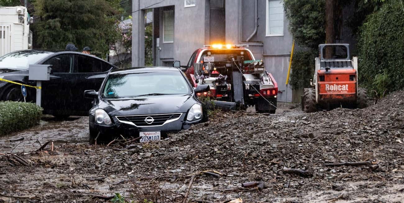 Tres muertos, inundaciones y cortes de energía masivos por una tormenta en California