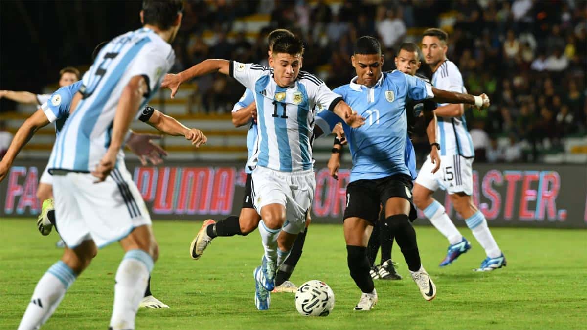 Argentina igualó ante Uruguay en un festival de goles