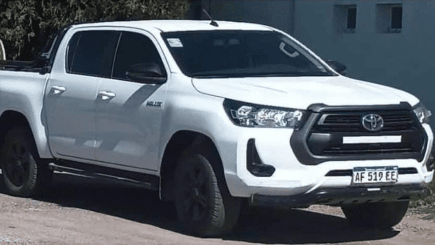 La Toyota Hilux sustraída este jueves en la localidad de Elortondo. Al menos tres personas protagonizaron este robo de película.