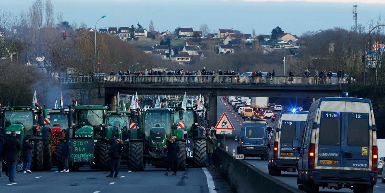 Francia: más de 100 agricultores detenidos en medio de las protestas