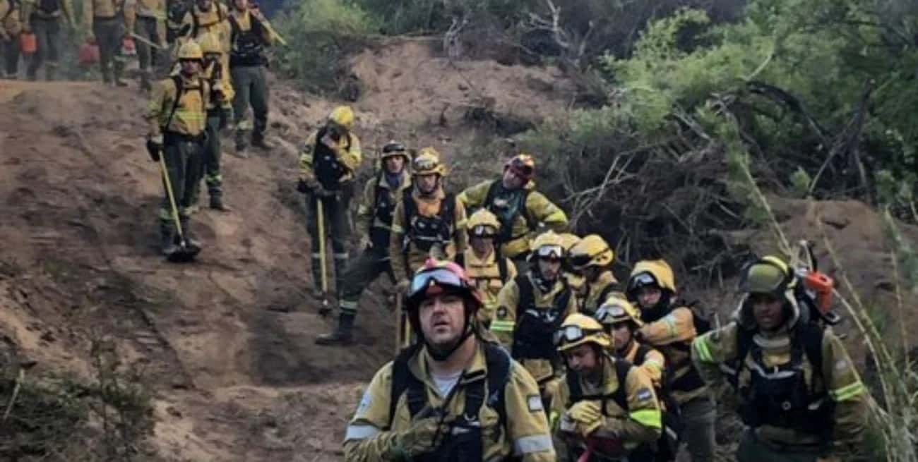 Peligro inminente: el avance de las llamas en el Parque Los Alerces obliga a evacuaciones