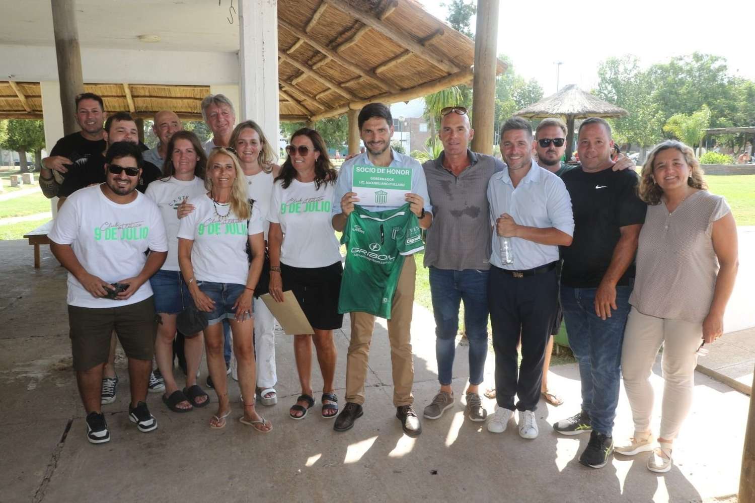 El gobernador Pullaro visitó clubes sociales del departamento Caseros.