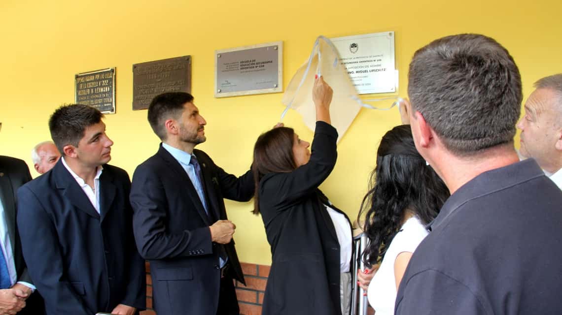 Pullaro inauguró este miércoles el ciclo lectivo provincial 2024 en la Escuela "Ingeniero Miguel Lifschitz" N° 698 de Las Tunas.