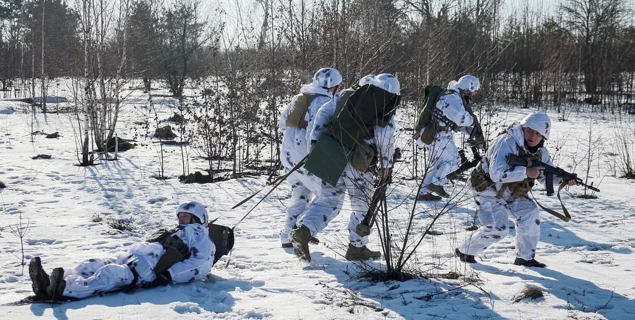 Soldados ucranianos realizan ejercicios militares en Zhytomyr, Ucrania. Crédito: Gleb Garanich/Reuters