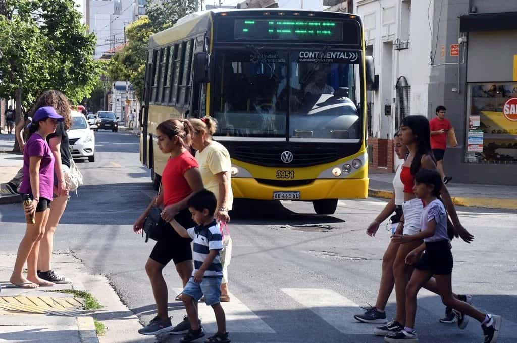 Los mandatarios instaron al gobierno nacional a “revertir la situación injusta que generó la quita del subsidio al transporte del interior”. Foto: Flavio Raina