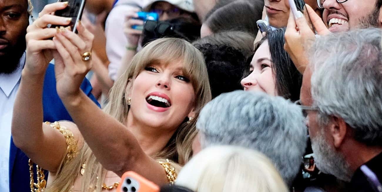 Taylor Swift, y del resto de artistas que forman la cartera de la firma Universal Music, dejarán de estar disponible en la aplicación. Crédito: REUTERS.
