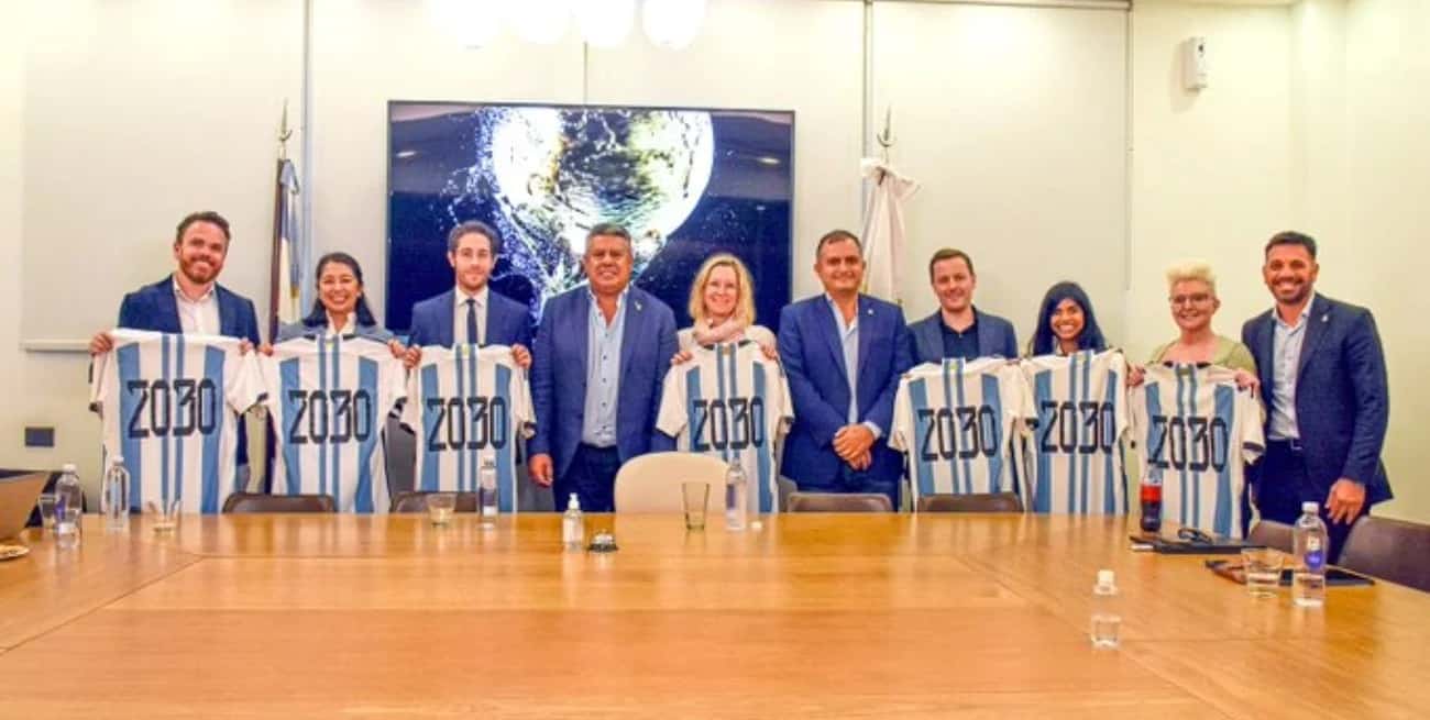 El Presidente de la AFA, Claudio Tapia, se reunió con una comitiva de la FIFA que realizó una visita de inspección de cara al partido inaugural del Mundial 2030, que se llevará a cabo en Argentina. Crédito: AFA