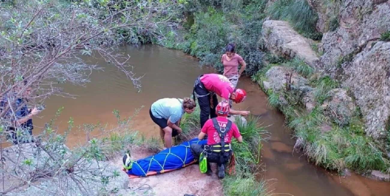 Córdoba: una joven cayó al vacío 30 metros desde un puente colgante