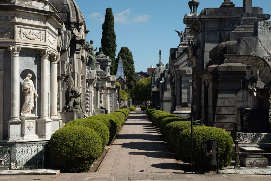 El cementerio El Salvador invita a un nuevo recorrido guiado