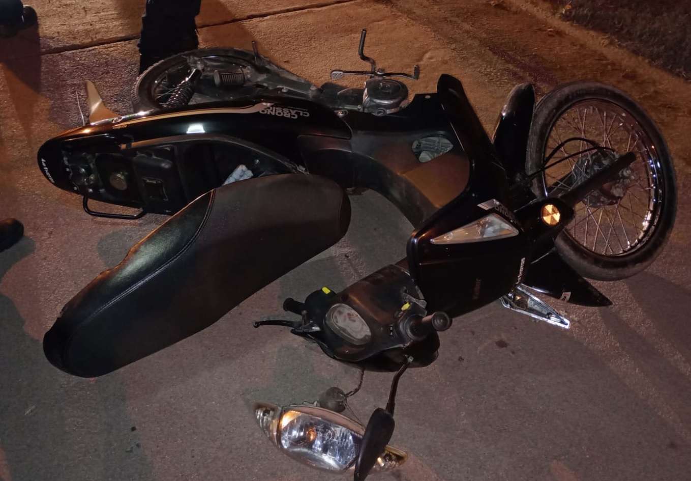 Venado Tuerto: motociclista chocó contra camioneta estacionada y fue hospitalizado