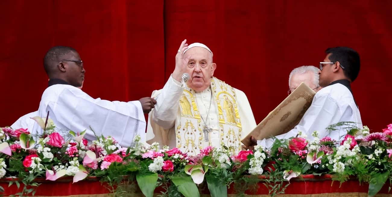 El Papa dio la misa de este domingo tras ausentarse en el Vía Crucis por cuestiones de salud. Crédito: Reuters.