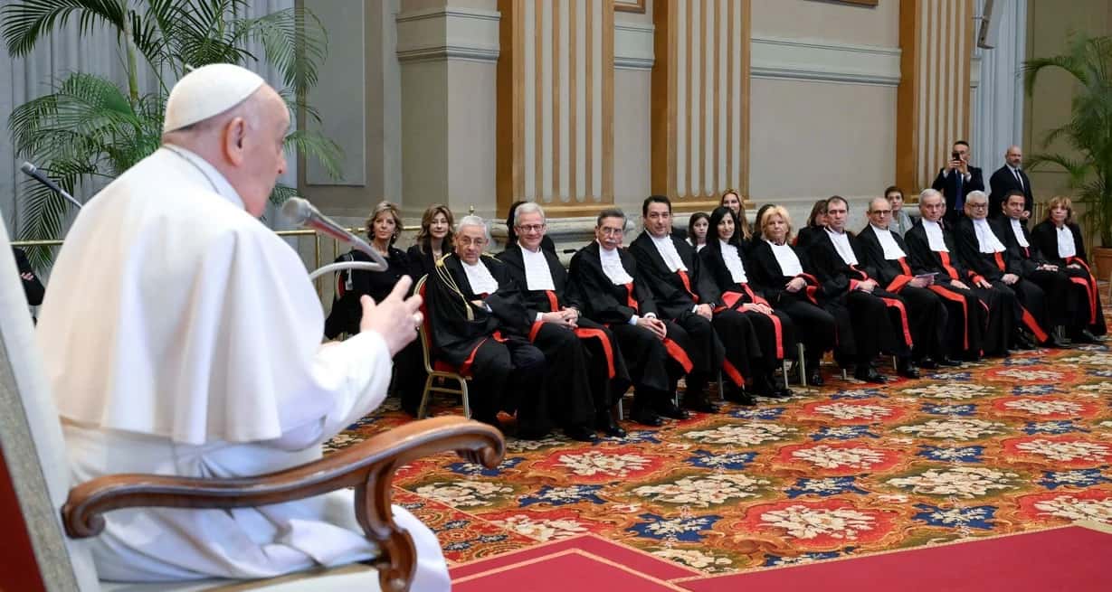 A pesar de estar enfermo de bronquitis, el Papa Francisco abrió el año judicial en El Vaticano