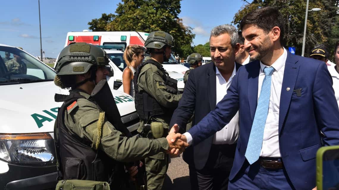 Este martes el gobernador recibió al ministro de Defensa, Luis Petri, que envió móviles y helicópteros de las Fuerzas Armadas a Rosario.