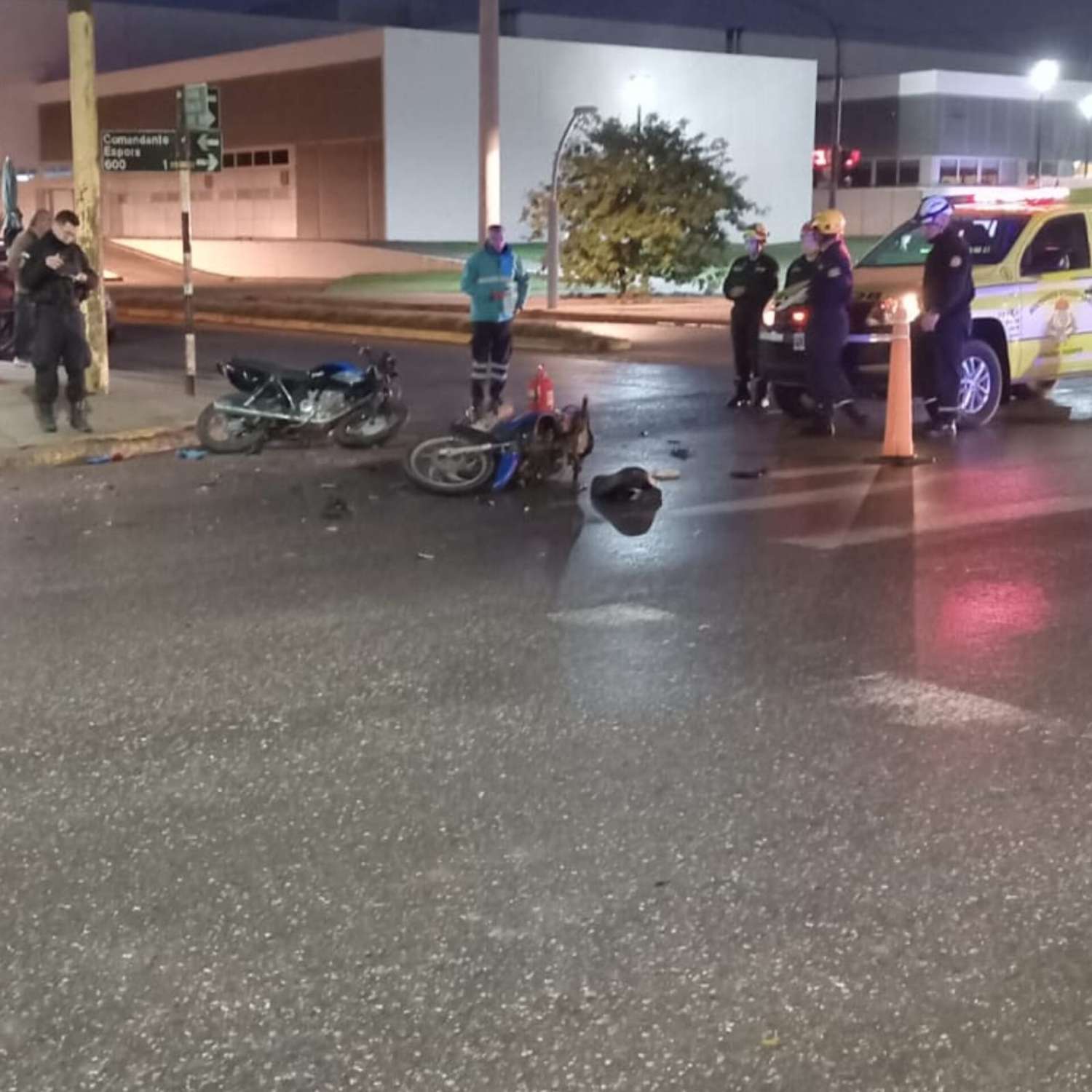 Choque de motos en Santa Fe y Comandante Espora - 1