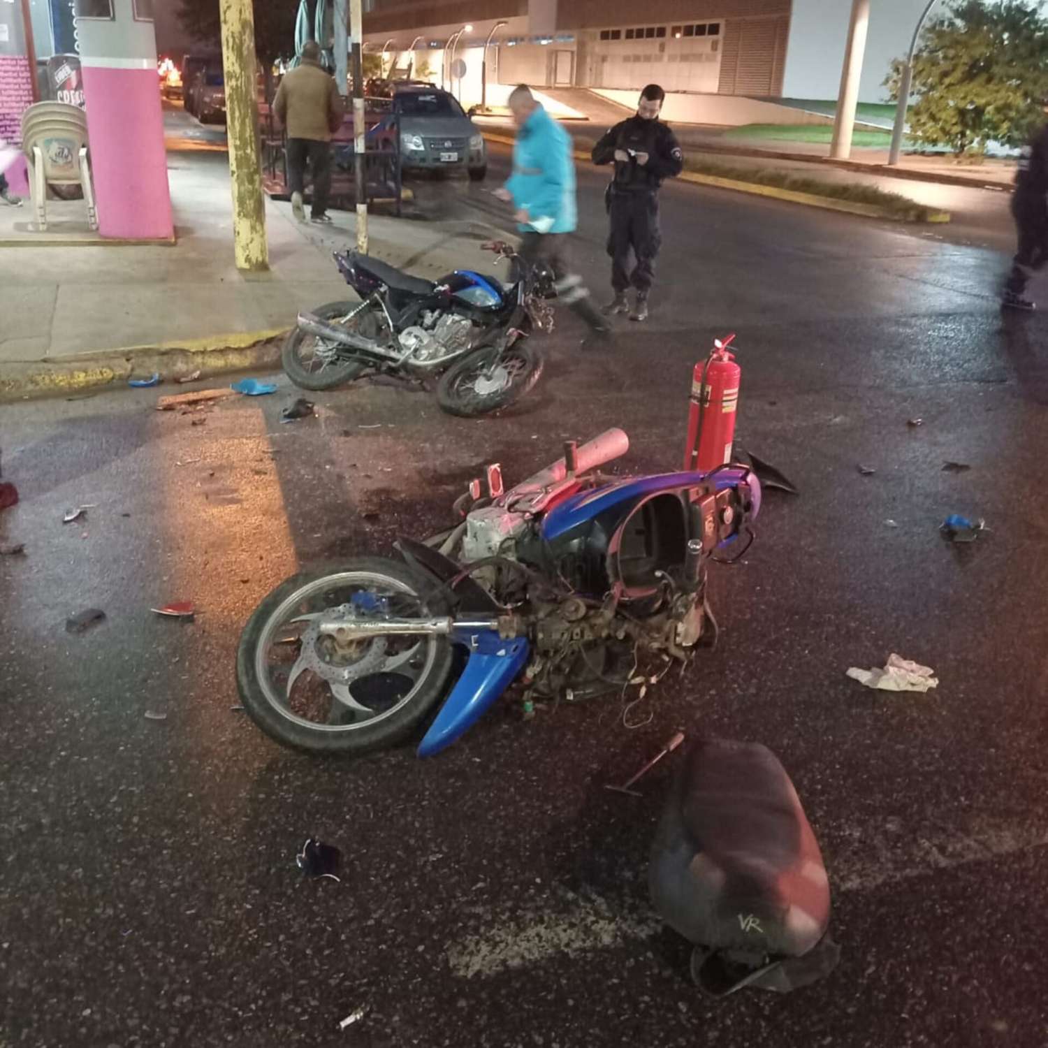Otro grave accidente entre dos motos frente al hospital Alejandro Gutiérrez