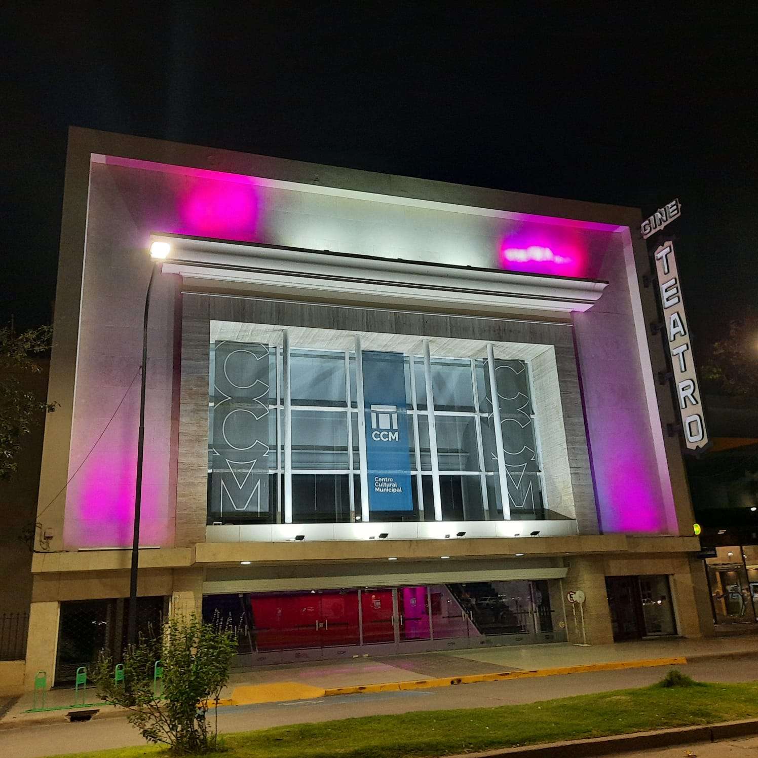 El teatro municipal ya se ha convertido en un emblema para las jornadas de concientización.