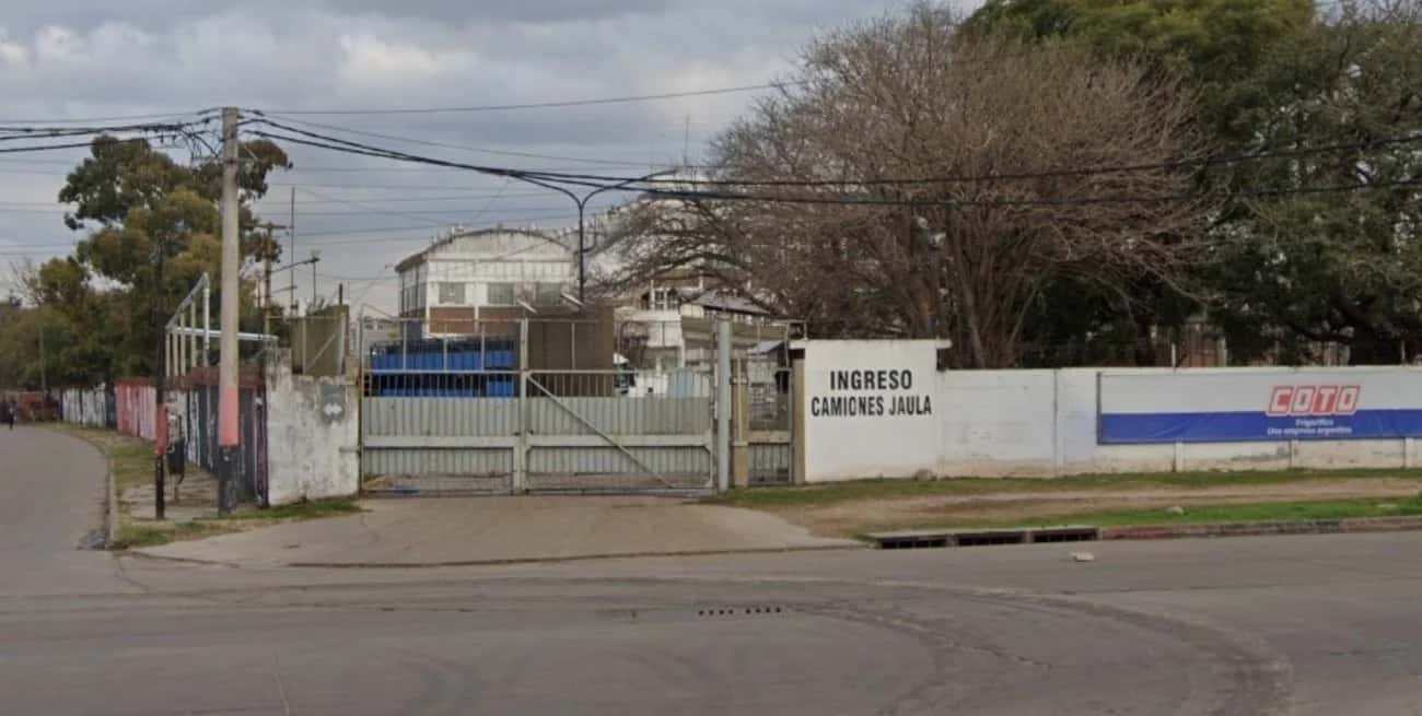 Video: el ataque a frigoríficos en Rosario y Villa Gobernador Gálvez quedó registrado por las cámaras de seguridad