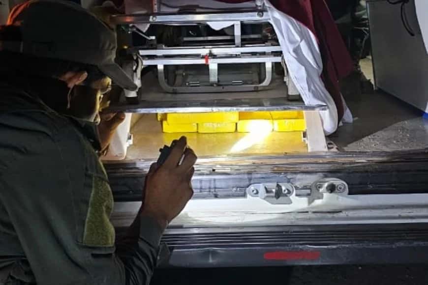 "Operación suero blanco": detuvieron a una ambulancia que trasladaba cocaína